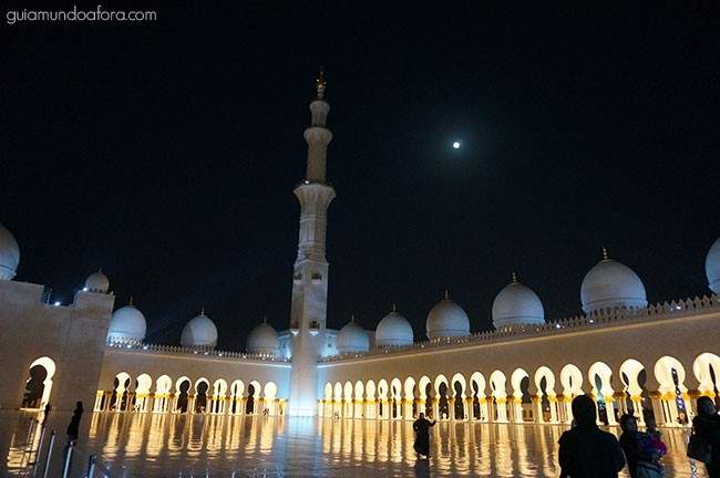 mesquita de Abu Dhabi à noite