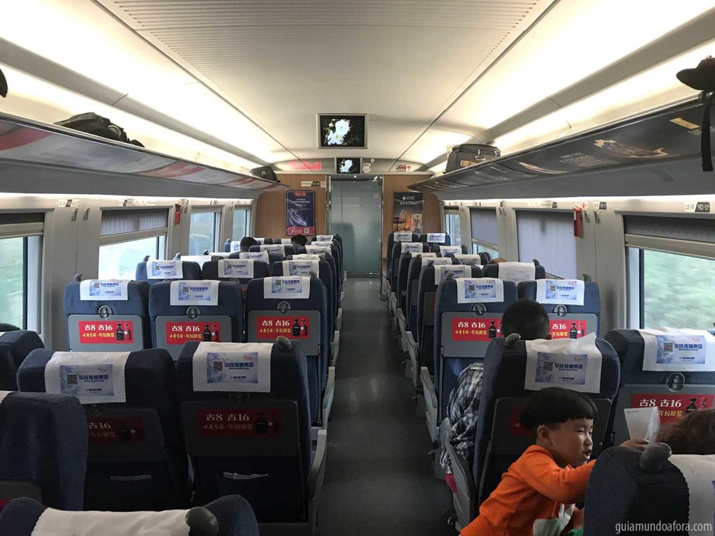Interior de Trem na China de segunda classe