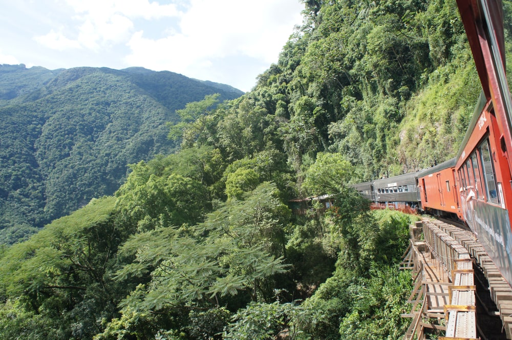 Passeio de trem no Paraná, natureza no Brasil