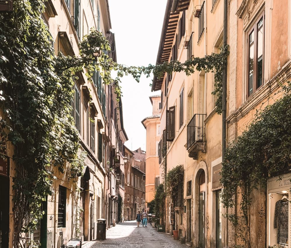 ruas de roma Photo by Fineas Anton on Unsplash-min